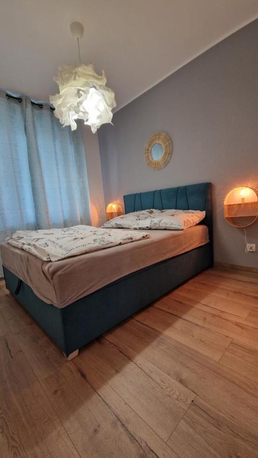 Iii Apartment *