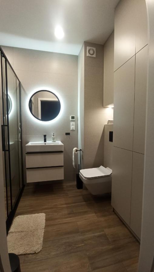 Iii Apartment